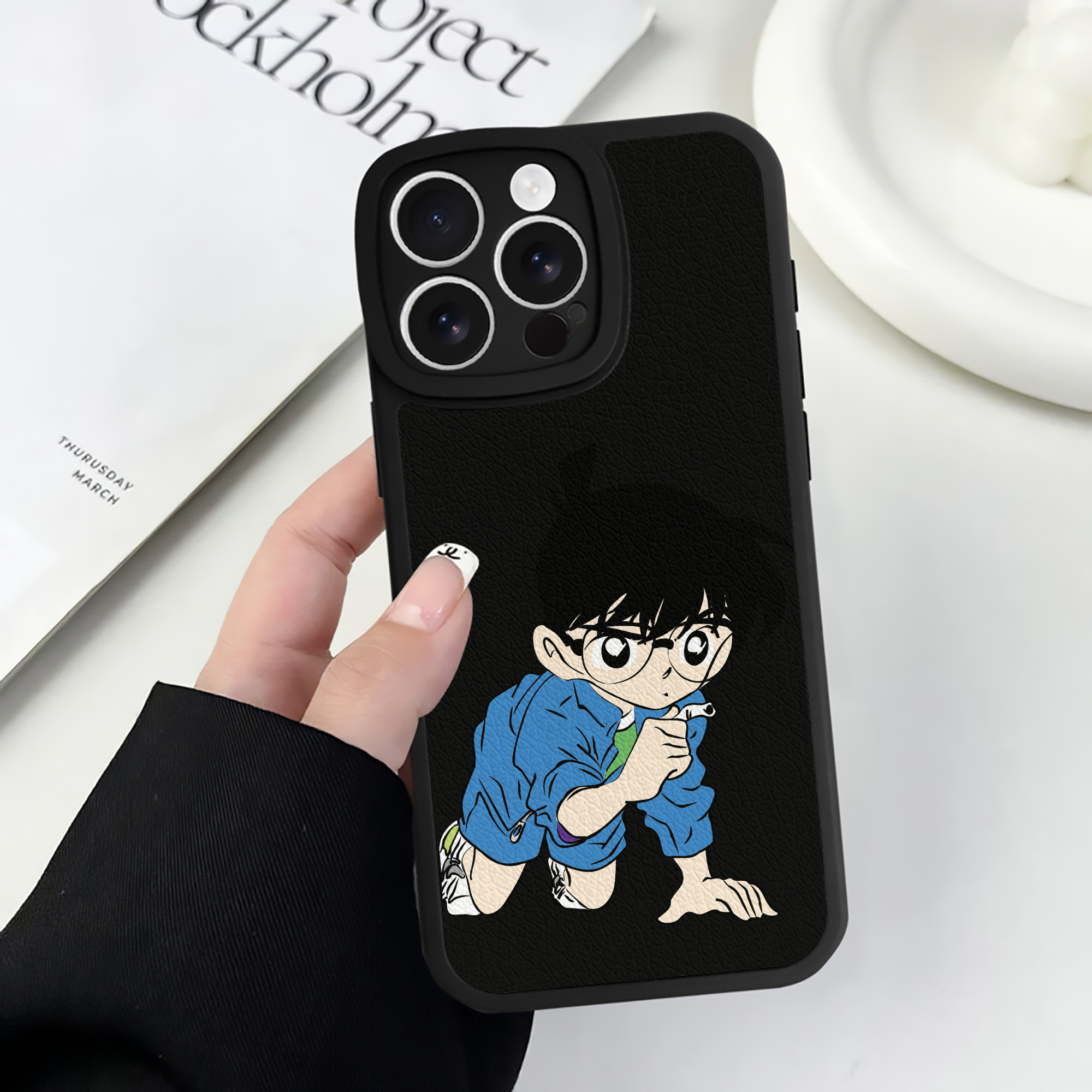 （画像用） 名探偵コナン 江戸川 コナン Detective Conan Conan Edogawa 【iPhone 16シリーズ対応】シリコンスマホケース（レザー調） 材質：シリコン